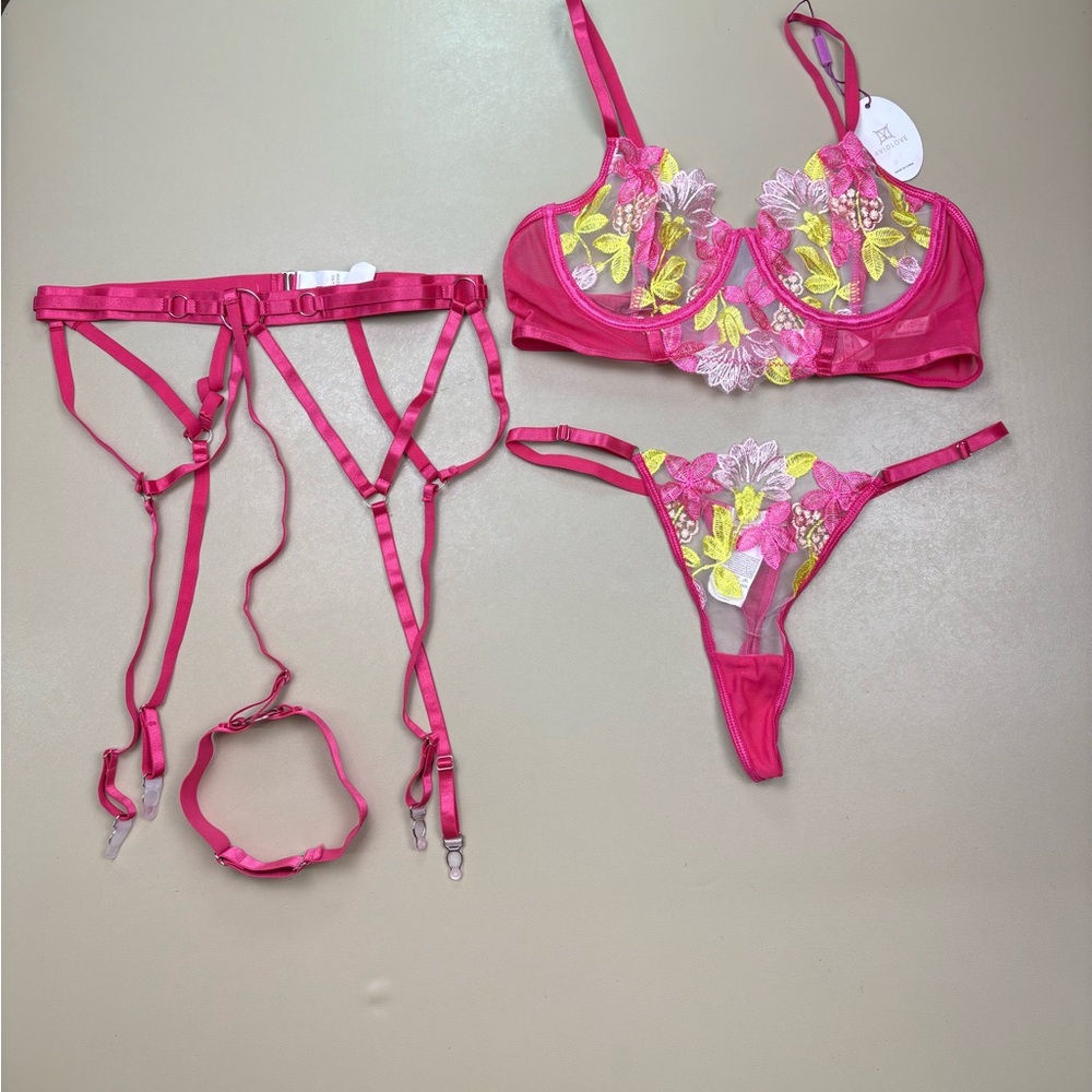 Avidlove Lace Lingerie Set Pink Floral Mesh Bra Thong Garter M NWT